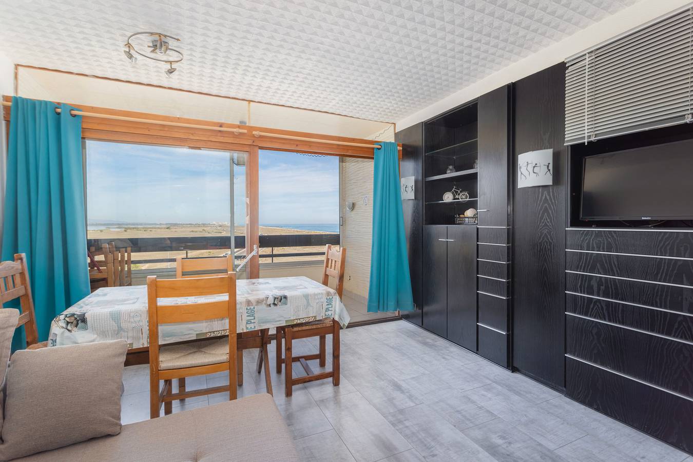 Appartement entier, Appartement 'Vue Sur Mer' avec vue sur la mer, balcon et Wi-Fi in Saint-Cyprien-Plage, Saint-Cyprien