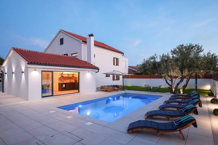 Ferienhaus für 6 Personen, mit Balkon und Terrasse in Sukosan