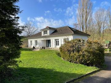 Gîte pour 10 personnes, avec jardin et vue, animaux acceptés à Thierville-sur-Meuse