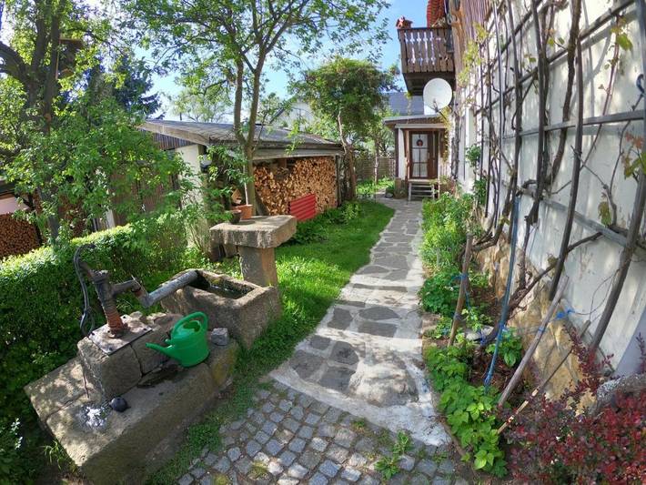 Ferienwohnung für 3 Personen, mit Terrasse und Garten
