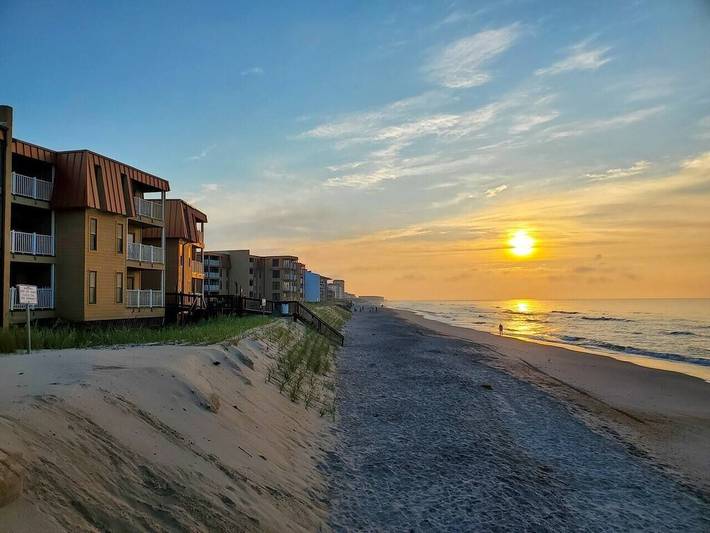 Vacation rental for 4 people, with pool and balcony in North Topsail Beach