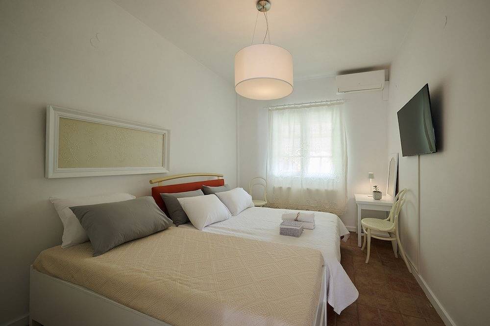 Romantic villa 5 min from the beach and the small fish port in Euböa