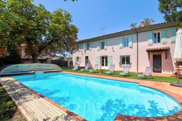 Gîte pour 14 personnes, avec jardin ainsi que terrasse et piscine à Ambres