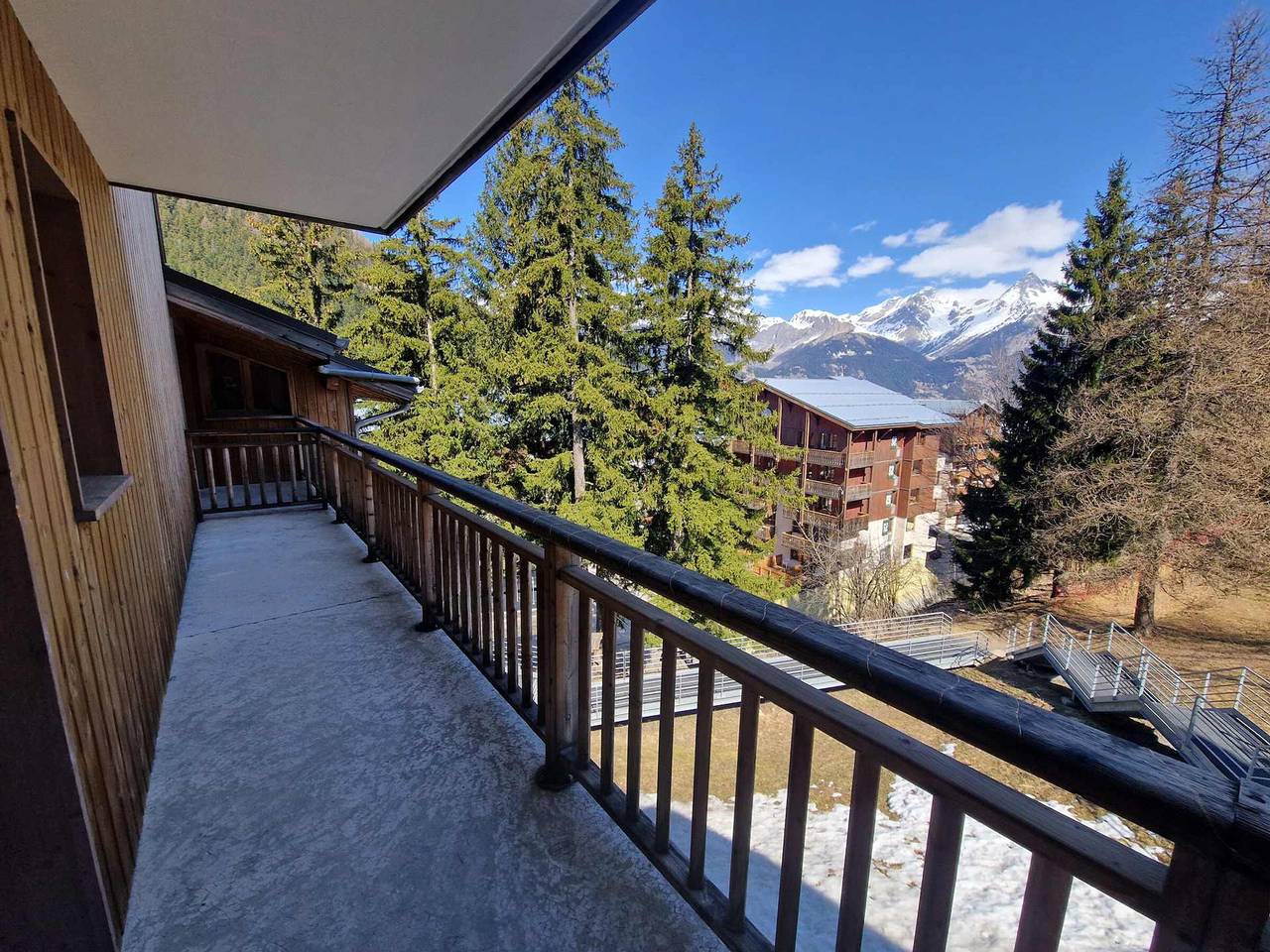 Entire apartment, Cozy 3-Room Apartment for 6 Near Ski Lift in Modane in Valfréjus, Modane