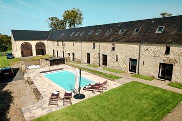 Gîte pour 4 personnes, avec vue ainsi que jardin et piscine à Mandeville-en-Bessin