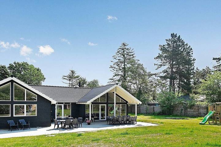 Ferienhaus für 18 Personen, mit Terrasse und Pool sowie Sauna und Whirlpool an der Kattegat Küste