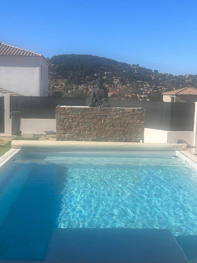 Appartement de vacances pour 2 personnes, avec jardin et vue ainsi que terrasse et piscine