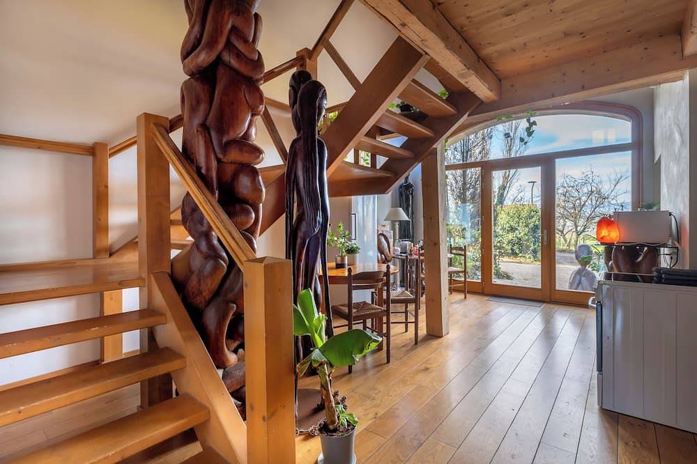 Grande maison 7 chambres avec jardin & œuvre d’art, jusqu’à 16 personnes in Neydens, Région de Saint-Julien-en-Genevois