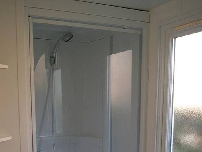 Flower Camping Orly d'Azur - Mobilheim 4 personen - Mobilheim Cipressino Confort 22m² - 2 Schlafzimmer - halbüberdachte Terrasse - Klimaanlage - -. in Six-Fours les Plages, Mittelmeerküste (Frankreich)