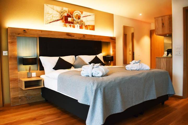 Hotel für 6 Personen, mit Balkon und Whirlpool sowie Terrasse und Garten