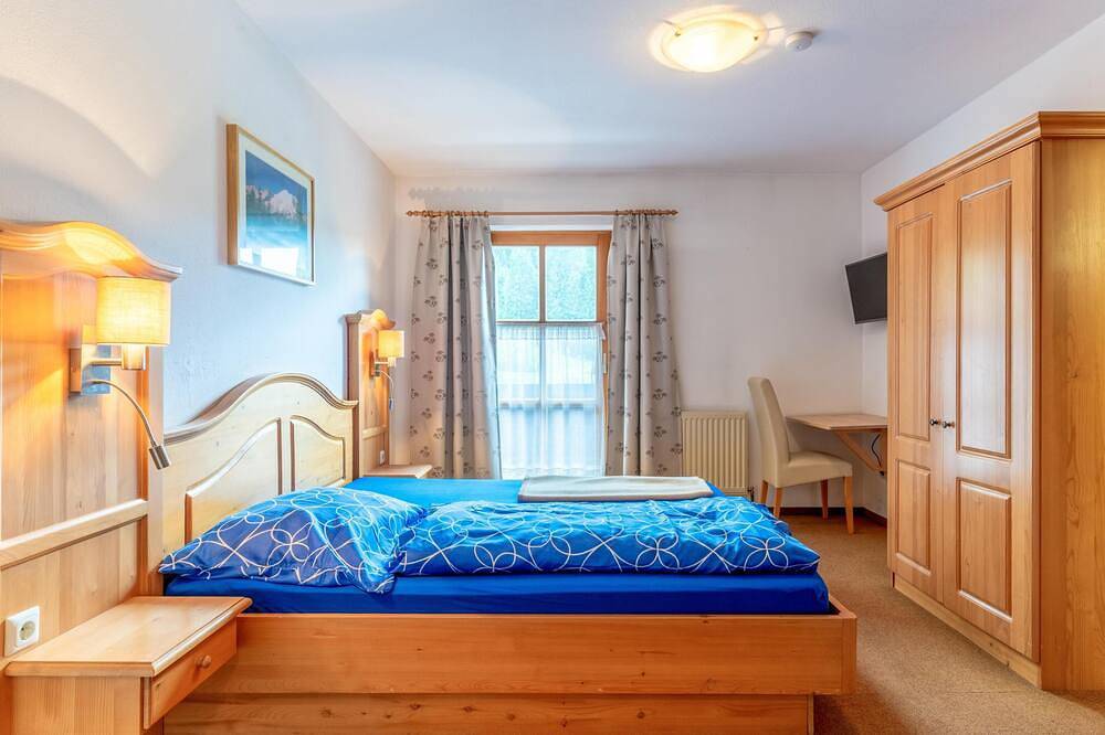 Urige Tiroler Pension, nur 300m zum Skilift in Scheffau am Wilden Kaiser, Kaisergebirge