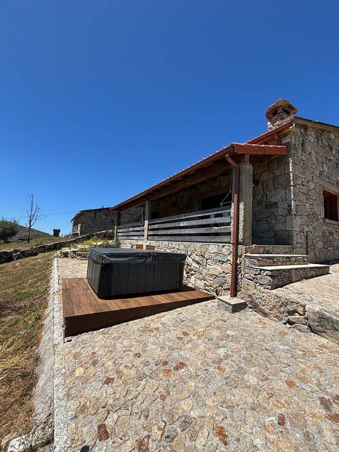 Location de vacances pour 6 personnes, avec jacuzzi ainsi que jardin et terrasse dans Riba de Mouro