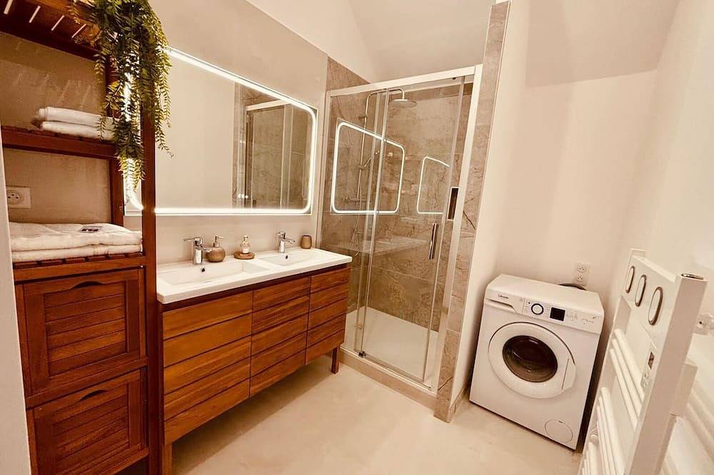 Appartement entier, Le Kozy - Grand T2 rénové avec parking privé.  Animaux de compagnie acceptés. in Vendôme, Vallée de la Loire
