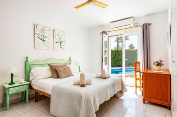 Villa in Sant Lluís, Coast of Menorca für 6 