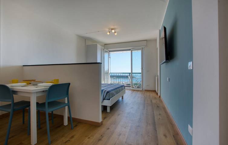 Appartamento intero, Accogliente appartamento con vista mare, terrazza e cucina, a 100 metri dalla spiaggia in Bagni Marina, Recco