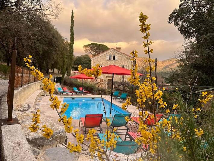 Alojamiento y desayuno para 2 personas, con piscina y jardín además de jacuzzi y sauna - 1