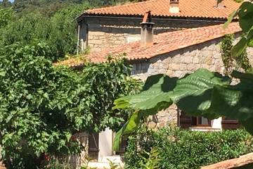 Gîte pour 4 personnes, avec terrasse et jardin à Vero