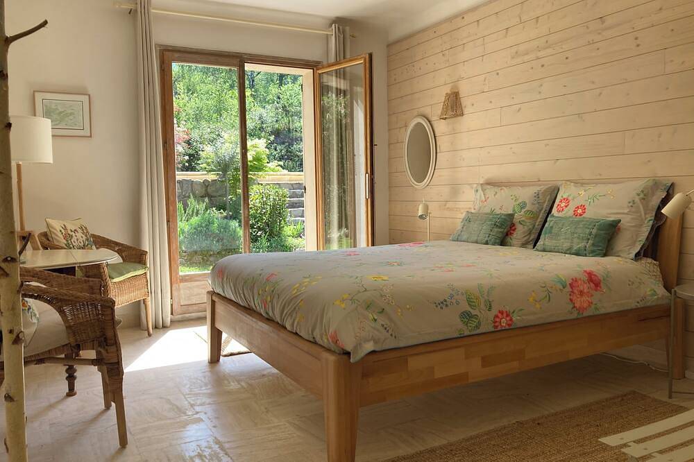 Peaceful gîte swimming pool Canigou view 1h Argeles sur Mer in Vernet-les-Bains, Prades region