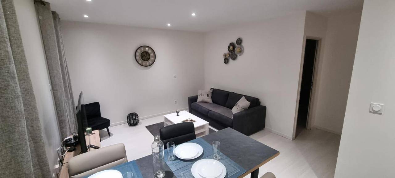 Appartement entier, One-Bedroom Apartment in Oyonnax, Nantua