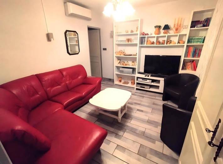 Location de vacances pour 7 personnes, avec terrasse et jardin à Le Lardin-Saint-Lazare