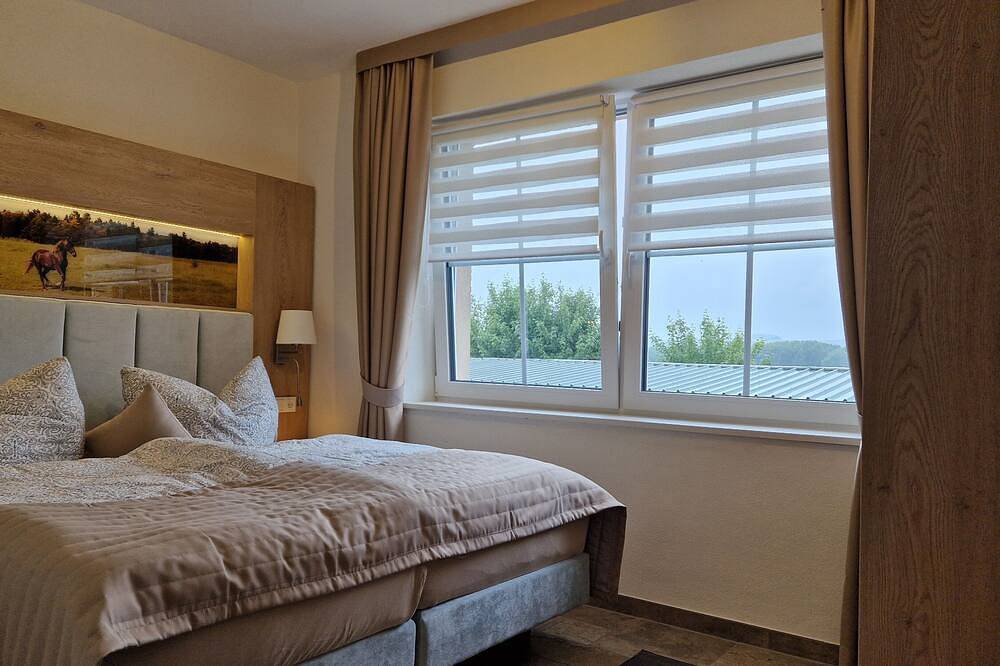 Ganze Wohnung, Idyllisch in der Landschaft liegendes Anwesen  4 Schlafzimmer und Sauna in Hillesheim, Vulkaneifel