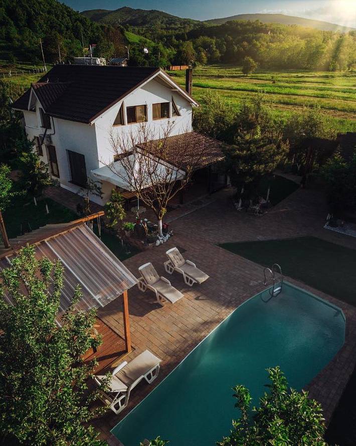 Villa pour 8 personnes, avec jacuzzi ainsi que piscine et jardin en Roumanie - 3