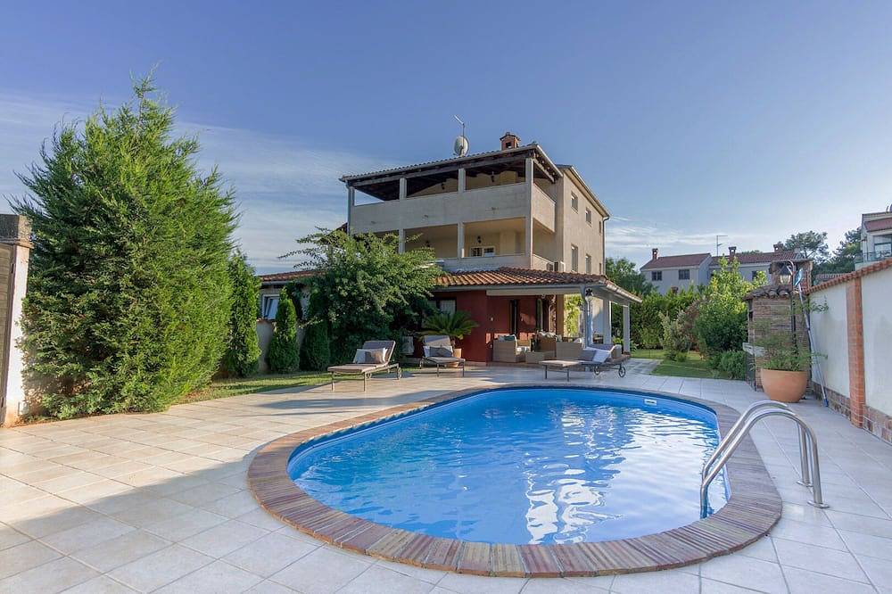 Villa Dana near the beach and the center of the town 6+2 in Pula-Medulin, Pula