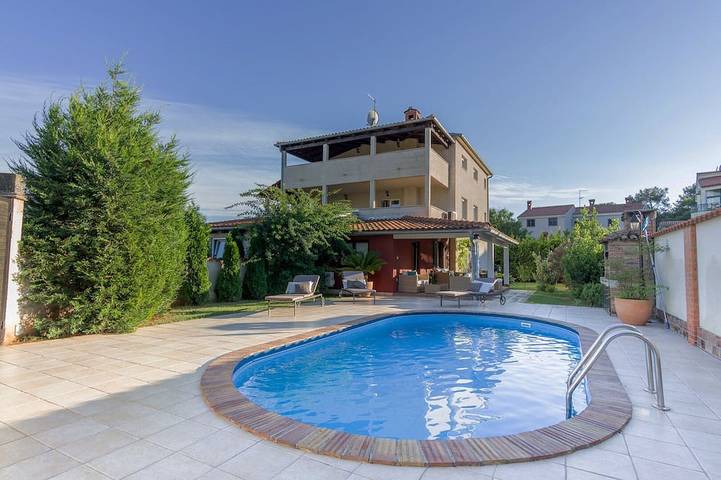 Villa for 8 people, with hot tub and garden as well as terrace - 1