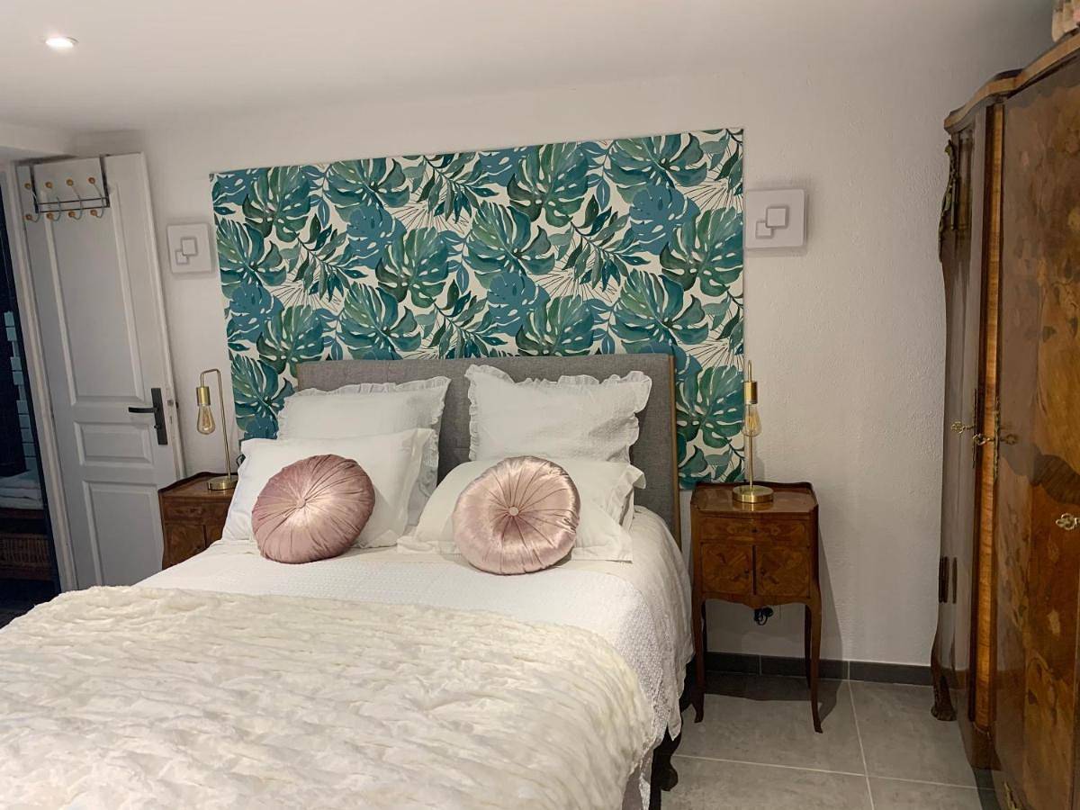 Appartement entier, Appartement de caractère Le Camélia, 56m², dans propriété au calme avec piscine by le Mas de Louise et Sacha in Solliès-Toucas, Côte méditerranéenne (France)