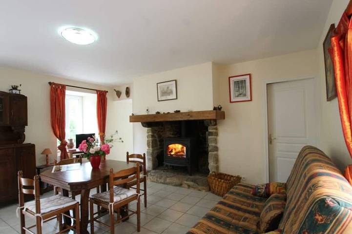 Charmante maison en pierre avec jardin privé, animaux acceptés in Gratot, Région de Coutances