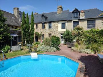 Gîte pour 4 personnes, avec sauna et jacuzzi ainsi que jardin et piscine à Antrain