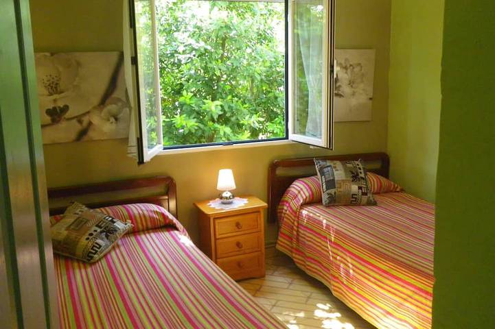 Appartement entier, Idéal animaux de compagnie: appartement dans maison avec jardin - premier étage. in Nájera, La Rioja Province