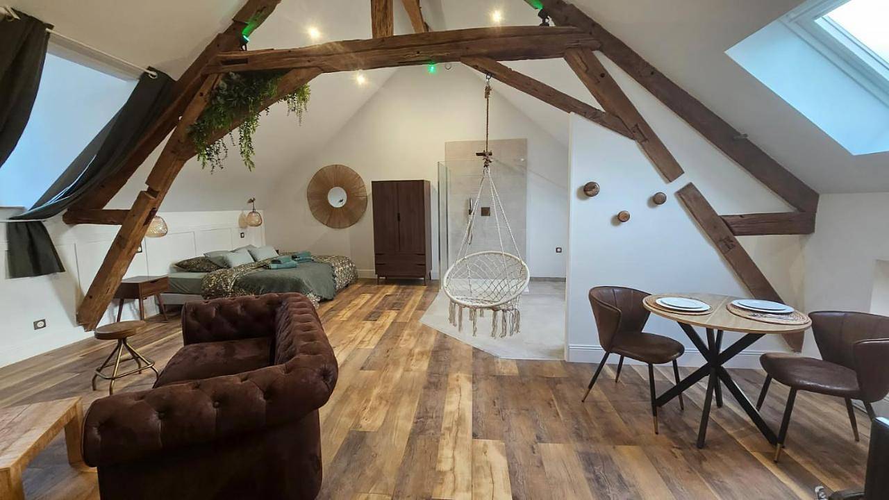 Appartement entier, One-Bedroom Apartment in Onzain, Région de Blois