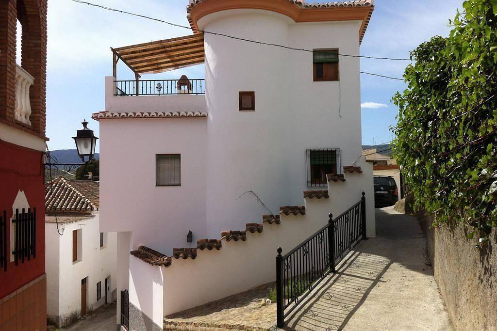 Apartamento de 140 m2 con WiFi, aire acondicionado y terraza a 2 km de Saleres in Albuñuelas, Provincia De Granada