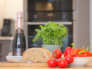 Holiday Rental for 10 People in Margate, Kent, Photo 4