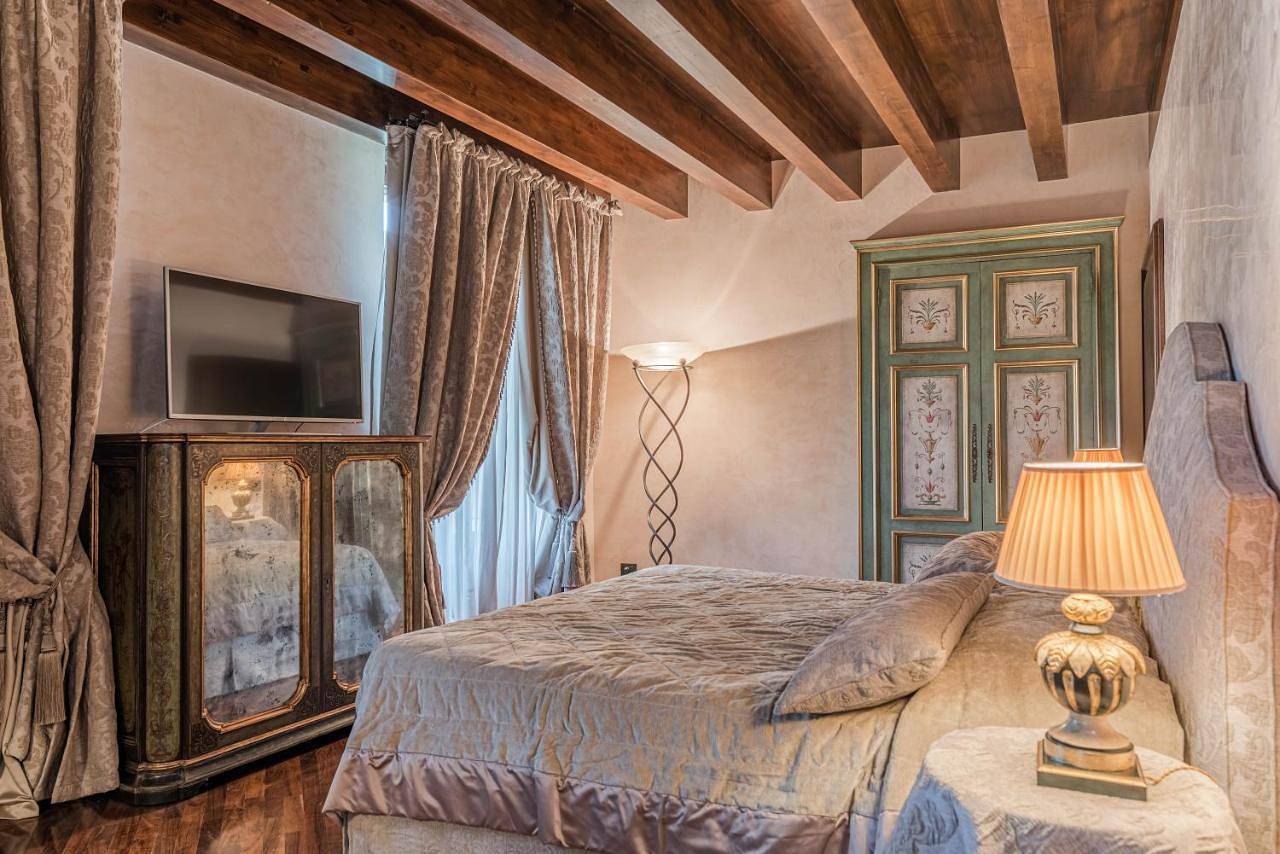 Deluxe Double Room with Castle View in Savoca, Province de Messina
