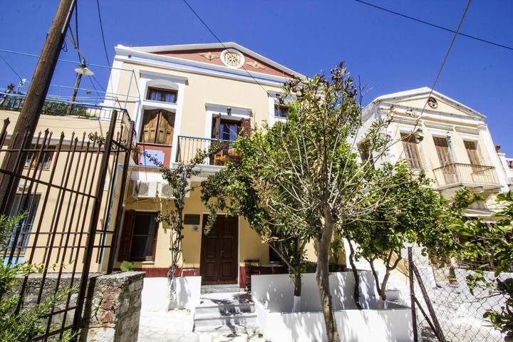 Maison d’hôte pour 2 personnes, avec terrasse, adapté aux familles dans Symi