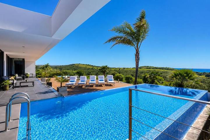 Casa de férias para 10 pessoas, com Varanda e Terraço e ainda Jardim and Piscina em Bensafrim