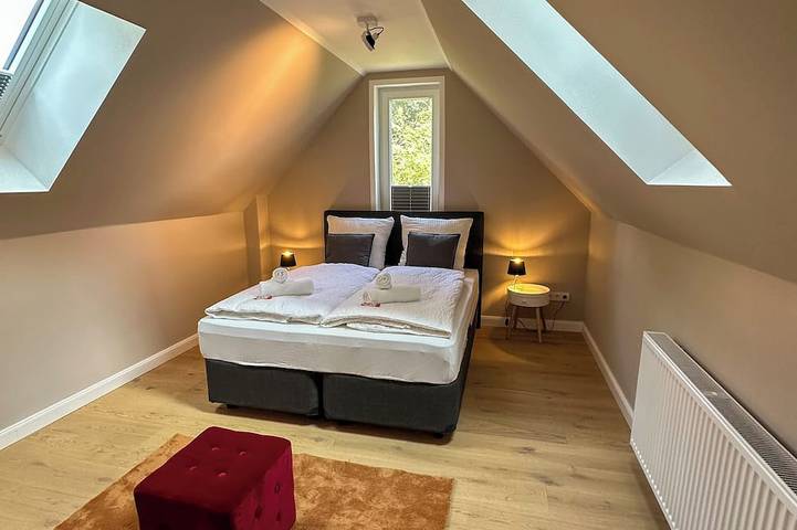 Ganze Wohnung, Uferresidenz: Altbau-Juwel am Küstenkanal mit Terrasse & Garten in Oldenburg, Niedersachsen