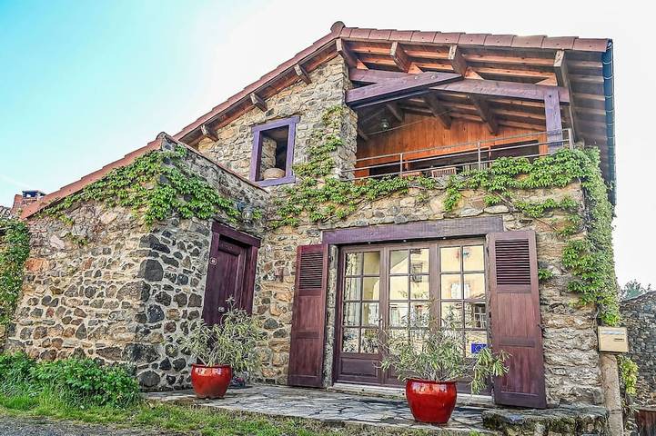 Location de vacances pour 6 personnes, avec Balcon et Jardin à Blassac