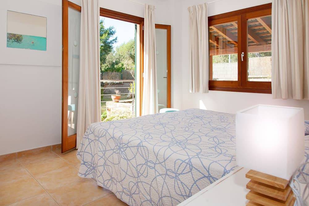 Romantic home for the whole family, with 4 bedrooms and jacuzzi. in Crestatx, Sa Pobla