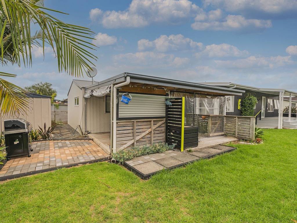 Bach Life on Seabreeze - Whangamata Holiday Home in Waikato