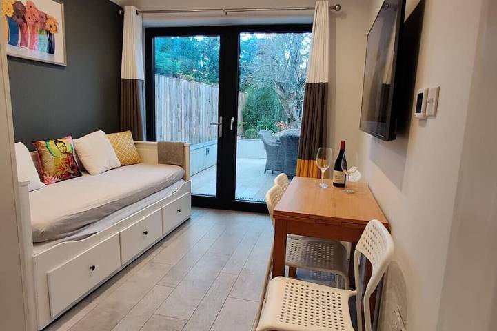 Bellissimo appartamento allegato. Ingresso indipendente / Vista giardino / Patio / Walk to Tube in Harrow, Londra