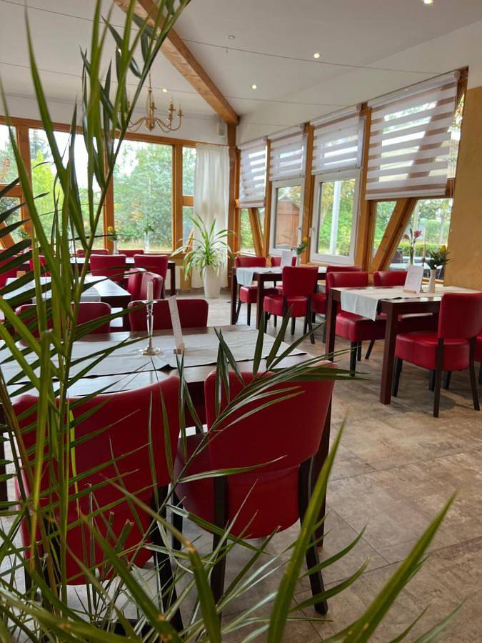 Hotel, mit Terrasse und Ausblick in Barby - 2