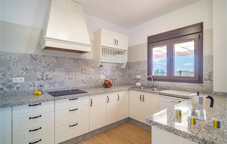 Cozy Apartment with Terrace near River & Restaurants in Mondrón, Periana