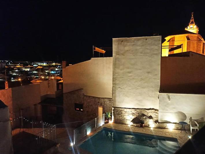 Casa rural para 17 personas, con Balcón además de Jardín y Piscina en Uclés