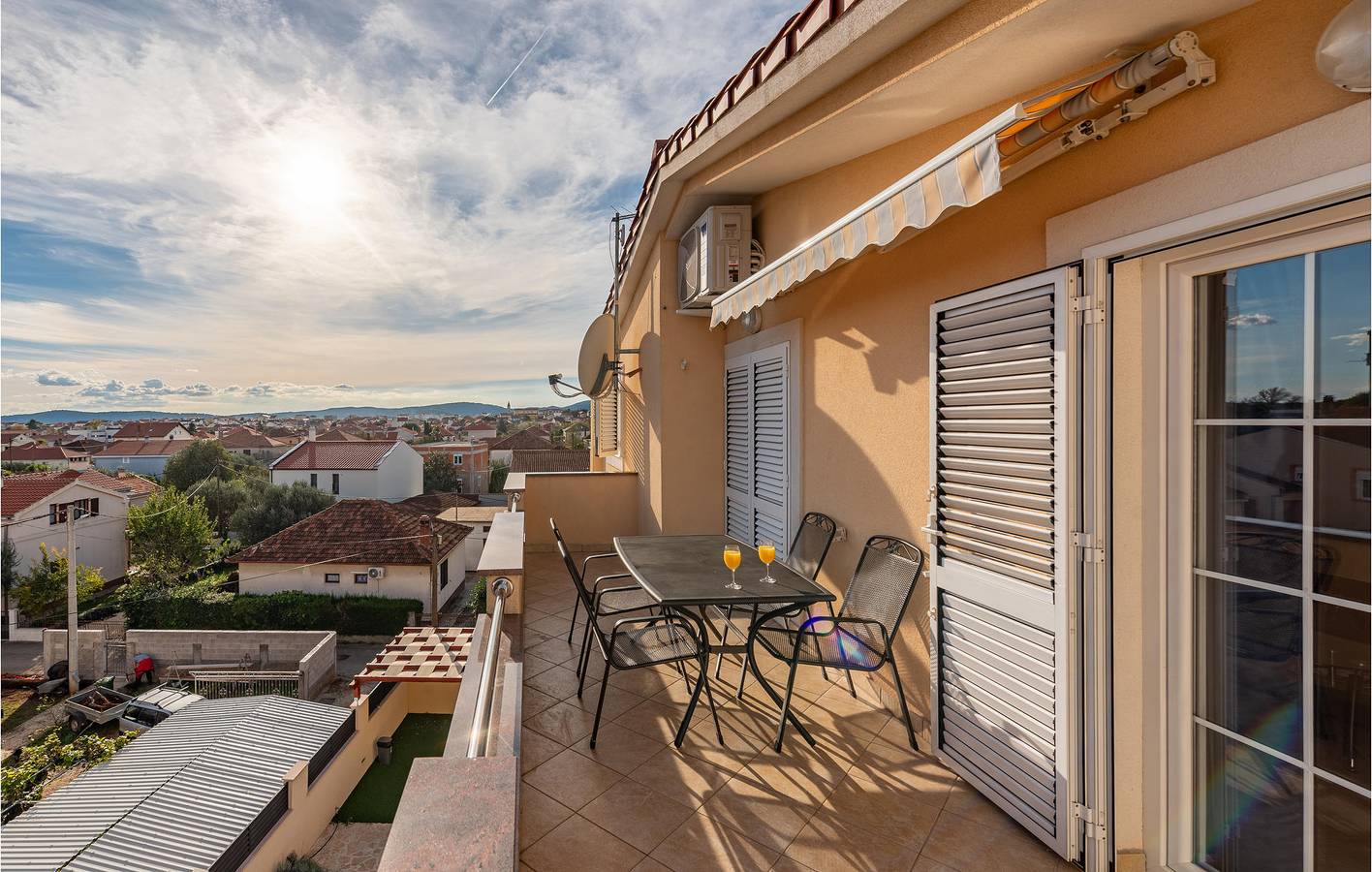 Apartamento vacacional entero, Apartamento de vacaciones para 6 personas con terraza in Ciudad de ZadarZadar, Zadar (Municipality)