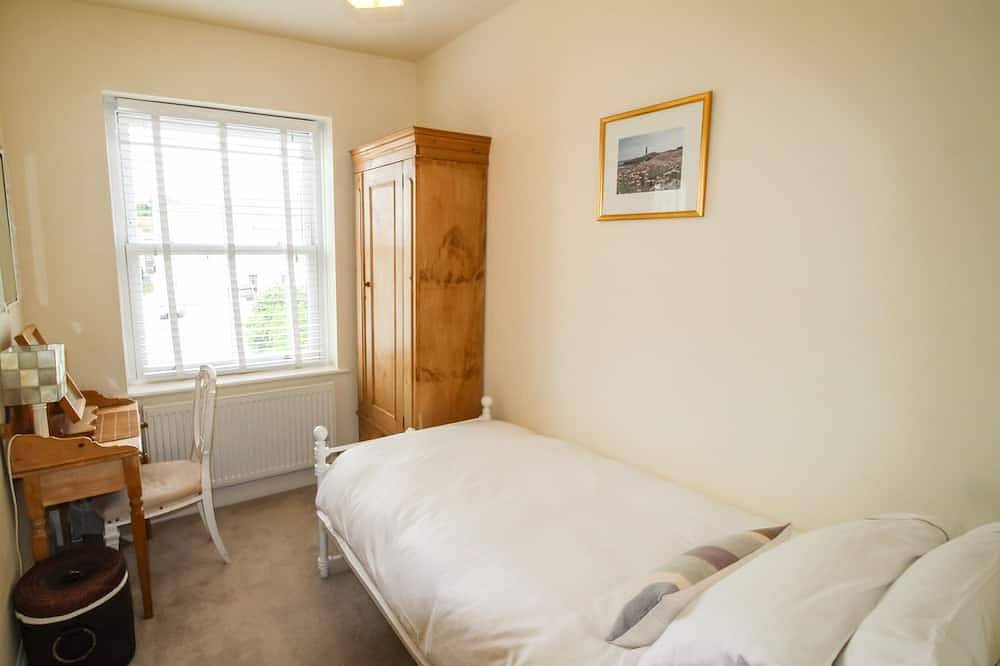 Alpen Rose Cottage, pet friendly, with a garden in Easton Portland in Easton (Portland), Isle of Portland