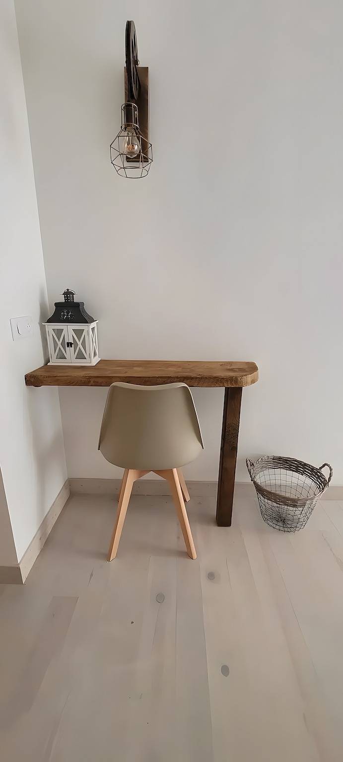 Chambre d'hôtes « Chambre Cézallier » avec terrasse privée et jacuzzi privatif in Soulages, Région de Saint-Flour