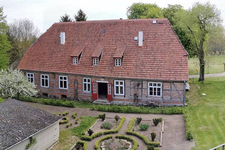Ferienwohnung für 4 Personen, mit Terrasse und Garten sowie Sauna in Ivenack
